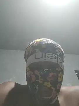 Snapshot of m8st3rios9 chatting on February 3, 2:36 am m8st3rios9 online show from February 3, 2:36 am
