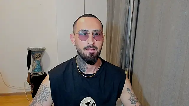 Baddfuckerr online show from January 19, 5:49 pm