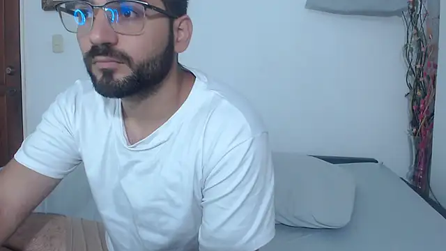 Snapshot of _Araboys_ chatting on June 6, 10:59 pm Araboys online show from June 6, 10:59 pm
