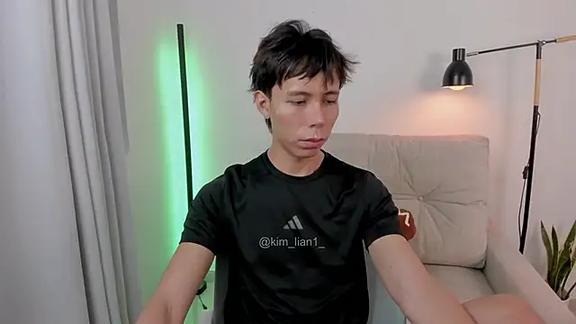 kim lian21 online show from December 2, 11:01 am