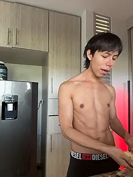 kim lian21 online show from March 28, 2:40 pm