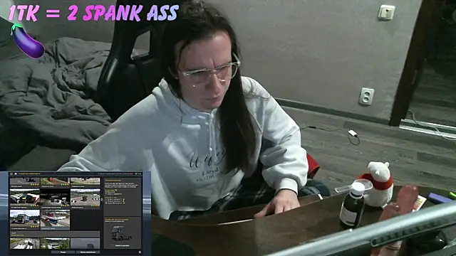 Snapshot of izilizi_23 chatting on May 17, 6:30 pm izilizi 23 online show from May 17, 6:30 pm