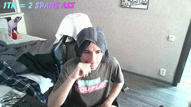 Snapshot of izilizi_23 chatting on June 7, 8:19 am izilizi 23 online show from June 7, 8:19 am