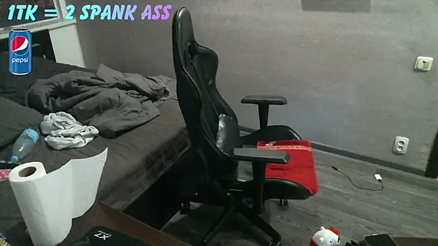 Snapshot of izilizi_23 chatting on June 26, 5:08 pm izilizi 23 online show from June 26, 5:08 pm
