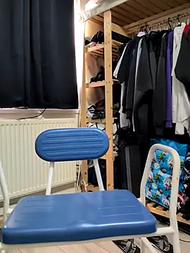 Snapshot of tall_guy323 chatting on September 29, 9:16 am tall guy323 online show from September 29, 9:16 am