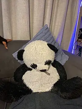 YellowHoneyDip online show from February 19, 5:26 am