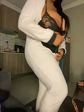 YellowHoneyDip online show from April 15, 6:56 pm