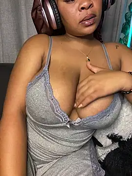 YellowHoneyDip online show from March 8, 4:16 am