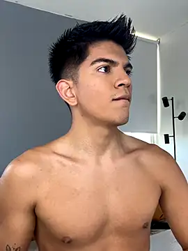 santiago 01 online show from December 4, 10:09 pm