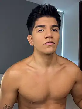 santiago 01 online show from March 6, 9:10 pm