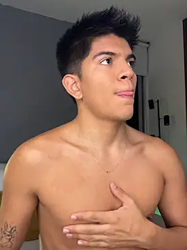 santiago 01 online show from April 1, 12:35 am