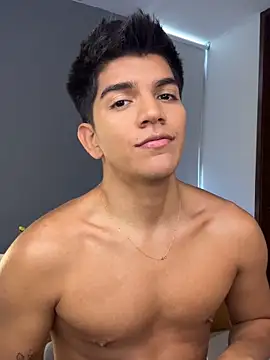 santiago 01 online show from March 9, 9:29 pm