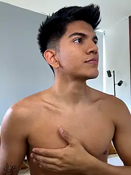 santiago 01 online show from December 3, 7:35 pm