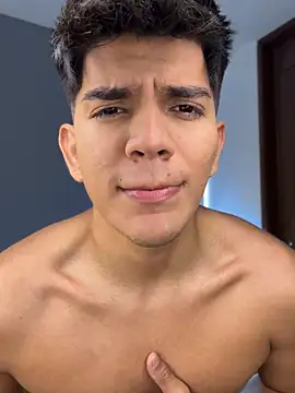 santiago 01 online show from August 5, 8:25 pm