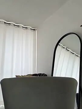 santiago 01 online show from April 4, 9:54 pm