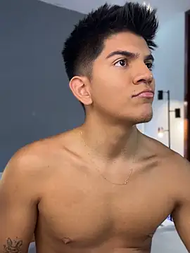 santiago 01 online show from March 1, 9:26 pm