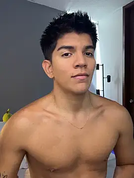 santiago 01 online show from March 11, 9:20 pm