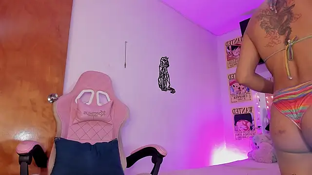 Snapshot of emily_lady20 chatting on November 23, 9:19 am emily lady20 online show from November 23, 9:19 am