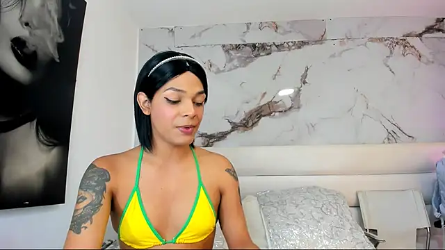 Snapshot of emily_lady20 chatting on June 25, 5:12 am emily lady20 online show from June 25, 5:12 am