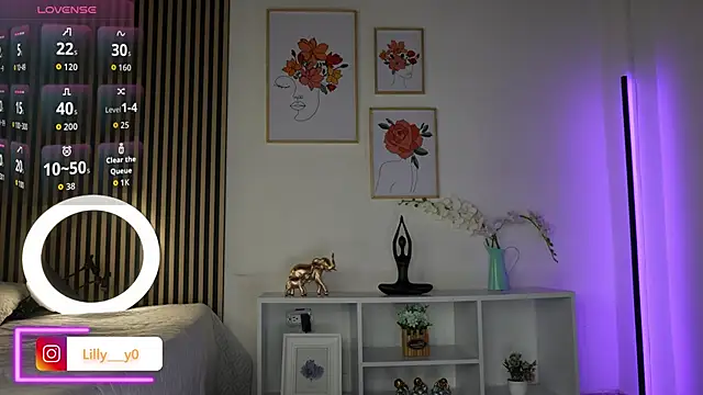 LillyDolls23 online show from October 31, 12:35 pm