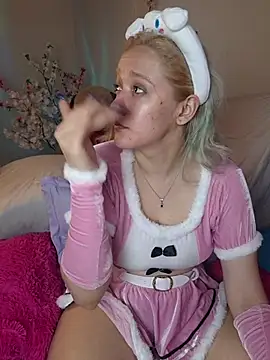 Snapshot of NaomiShimizu chatting on November 21, 9:25 pm NaomiShimizu online show from November 21, 9:25 pm