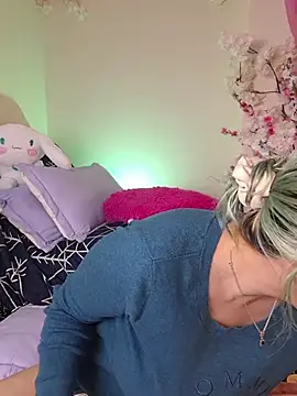 Snapshot of NaomiShimizu chatting on November 12, 8:45 pm NaomiShimizu online show from November 12, 8:45 pm