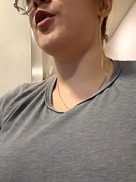 NaomiShimizu online show from March 15, 9:00 pm