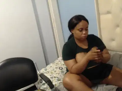 THESHORTQUEEN online show from November 26, 7:25 pm