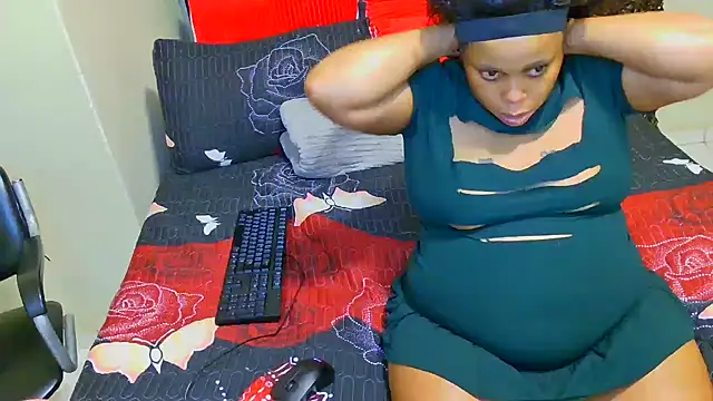 THESHORTQUEEN online show from December 15, 6:03 pm