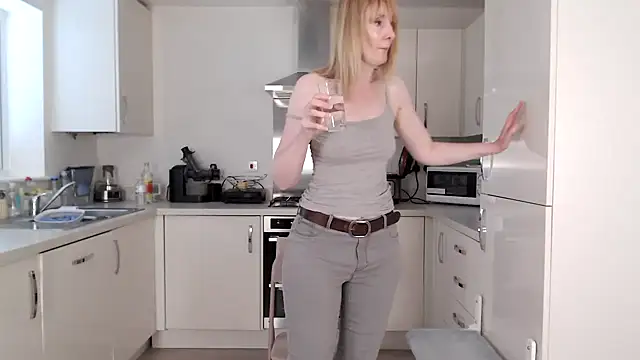 Snapshot of British_Goddess_Anna chatting on July 4, 8:10 am British Goddess Anna online show from July 4, 8:10 am