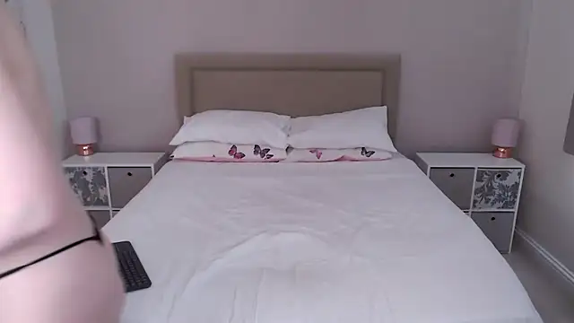 British Goddess Anna online show from March 28, 9:10 am