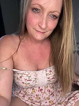 HoneyBluex online show from March 22, 5:25 pm