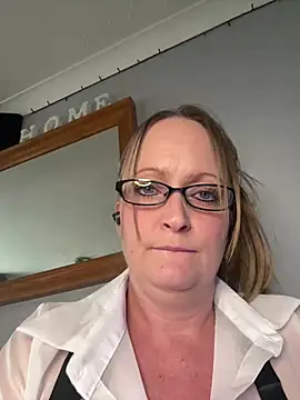 HoneyBluex online show from February 26, 1:11 pm