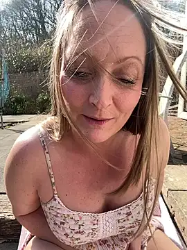 HoneyBluex online show from March 5, 12:35 pm