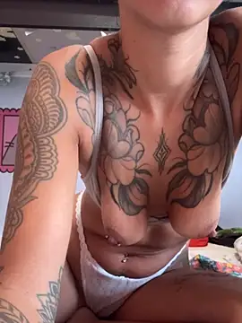 Snapshot of Nadiasexy chatting on July 7, 4:21 pm Nadiasexy online show from July 7, 4:21 pm