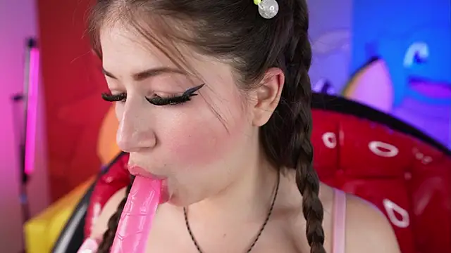 miss  pamela online show from February 12, 10:04 am