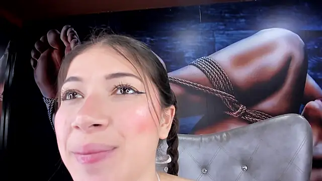 Snapshot of miss__pamela chatting on December 13, 2:16 pm miss pamela online show from December 13, 2:16 pm