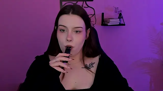 Snapshot of CoralineKeyns chatting on February 26, 8:39 am CoralineKeyns online show from February 26, 8:39 am
