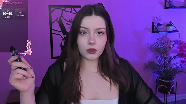 Snapshot of CoralineKeyns chatting on March 18, 5:23 am CoralineKeyns online show from March 18, 5:23 am