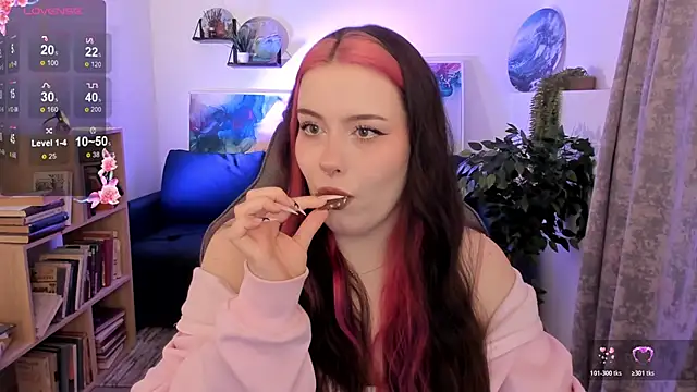 CoralineKeyns online show from April 2, 5:36 am