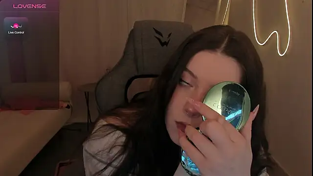 CoralineKeyns online show from February 21, 3:19 am