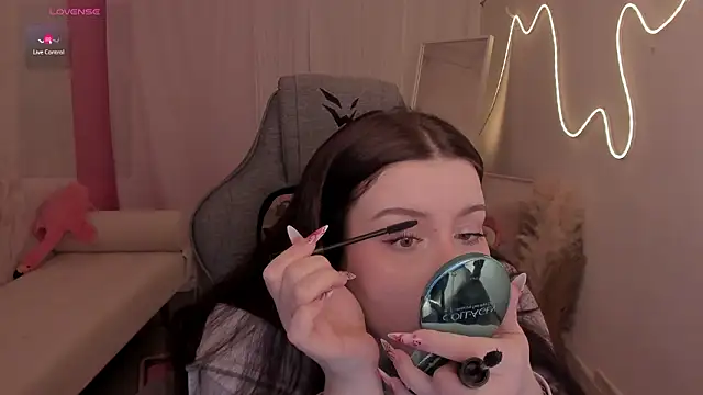 CoralineKeyns online show from February 12, 5:29 am