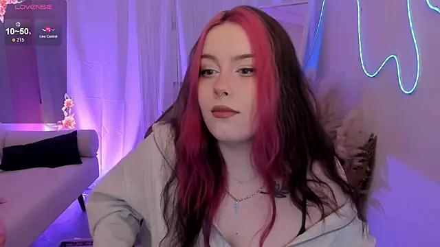 CoralineKeyns online show from June 2, 5:18 am