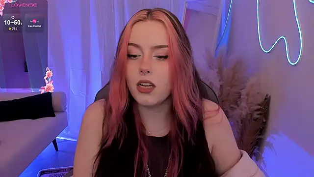 CoralineKeyns online show from May 29, 5:24 am