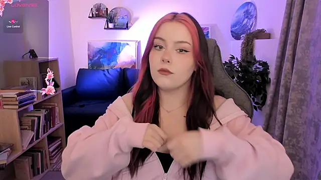 CoralineKeyns online show from April 3, 5:47 am