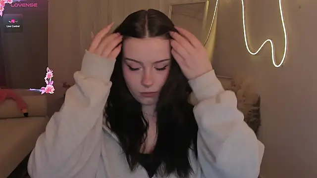 CoralineKeyns online show from March 12, 5:45 am