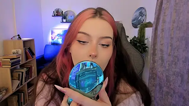 CoralineKeyns online show from April 23, 5:25 am