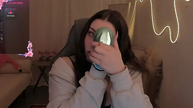 CoralineKeyns online show from March 10, 5:33 am