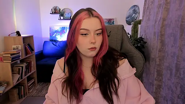 CoralineKeyns online show from April 18, 4:15 am