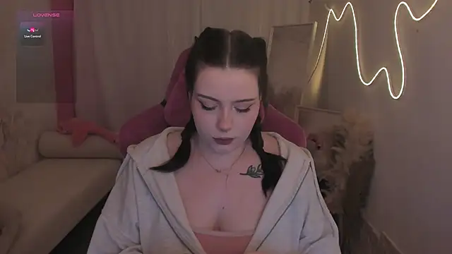 CoralineKeyns online show from February 11, 5:40 am